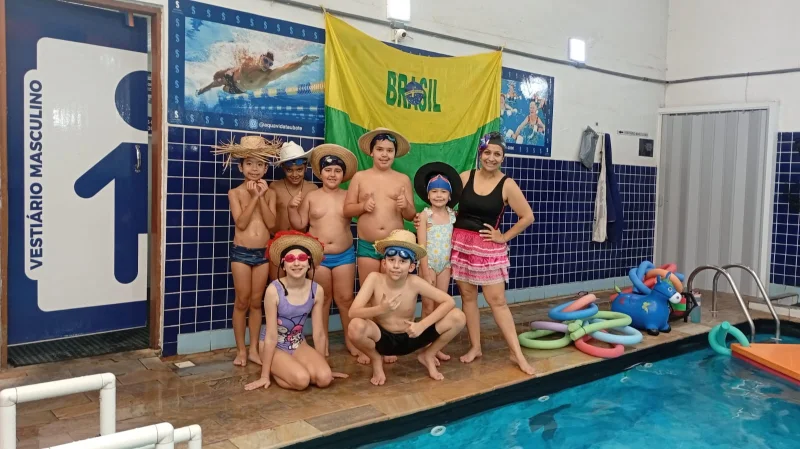 Aula de natação infantil